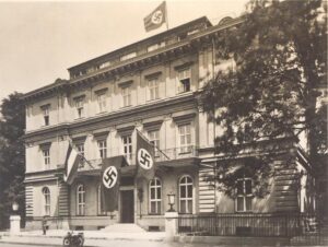 Brown House, 1945